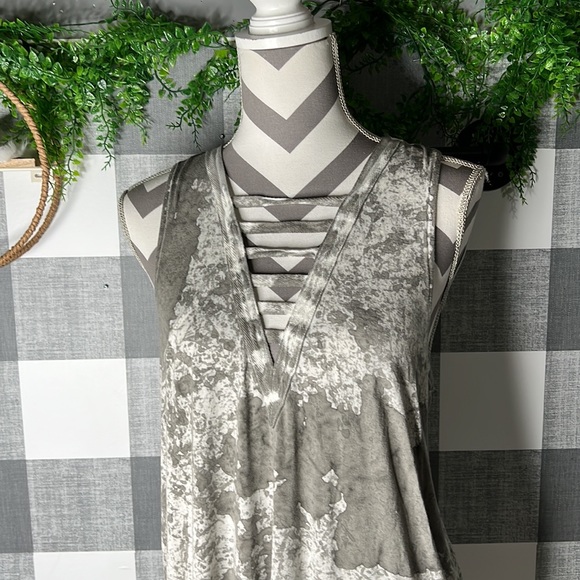 American Eagle Woman’s Tank - Picture 2 of 5